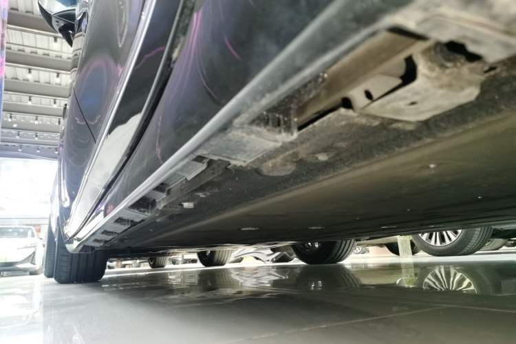 Used Hima Luxeed R7 2024 All-Electric 736 km Ultra Left Side Sill