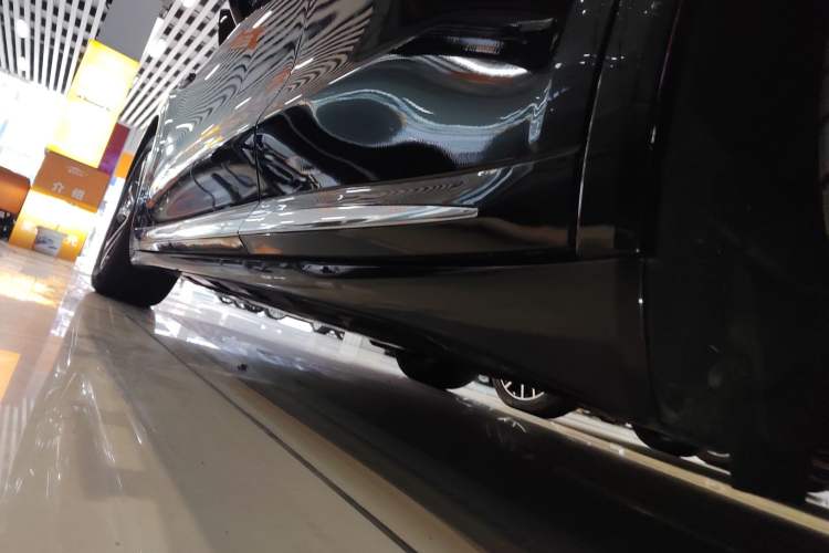 Used Hima Luxeed R7 2024 All-Electric 736 km Ultra Left Side Sill