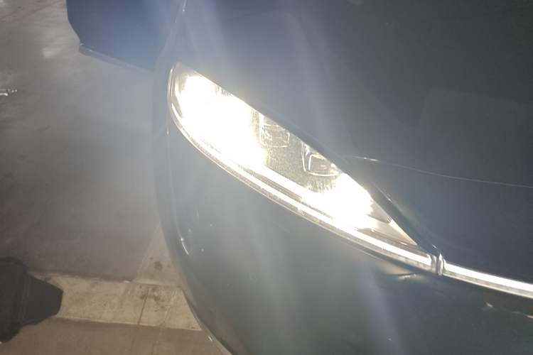 Used Hima Luxeed R7 2024 All-Electric 802 km Max Right Front Headlight
