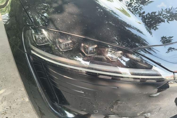 Used Hima Luxeed R7 2024 All-Electric 736 km Ultra Right Front Headlight