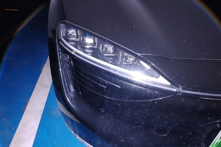 Used Hima Luxeed R7 2024 All-Electric 802 km Max Right Front Headlight