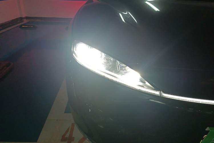 Used Hima Luxeed R7 2024 All-Electric 802 km Max Right Front Headlight