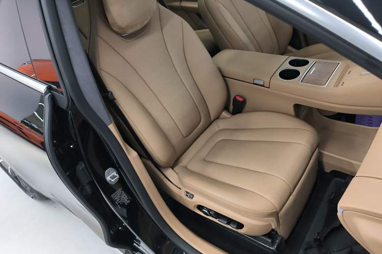 Used Hima Luxeed R7 2024 All-Electric 736 km Ultra Right Front Seat