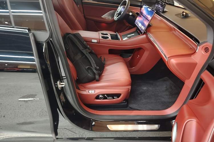 Used Hima Luxeed R7 2024 All-Electric 736 km Ultra Right Front Seat