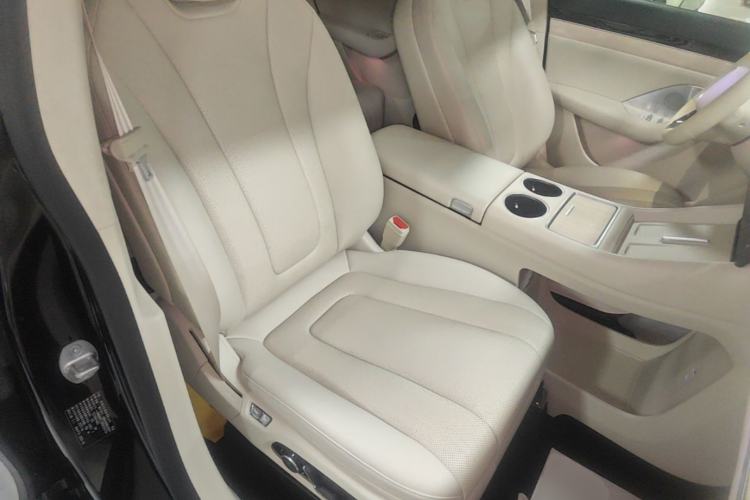 Used Hima Luxeed R7 2024 All-Electric 802 km Max Right Front Seat