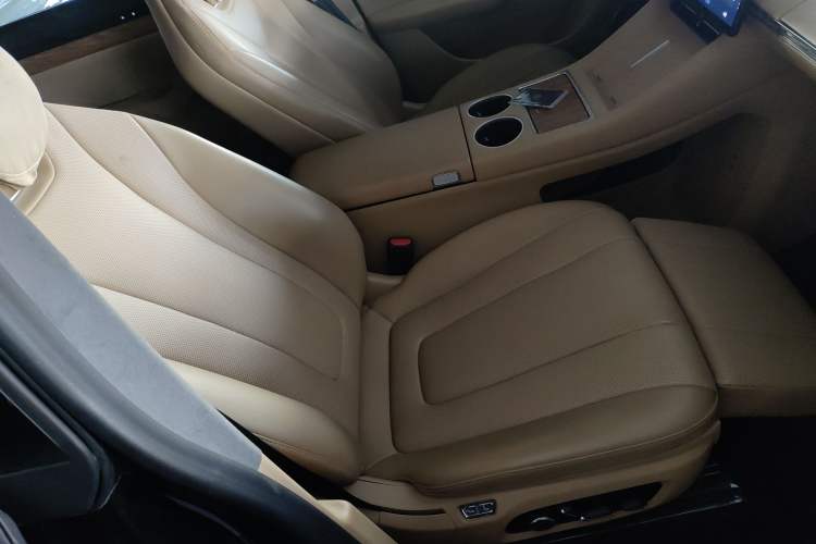 Used Hima Luxeed R7 2024 All-Electric 736 km Ultra Right Front Seat