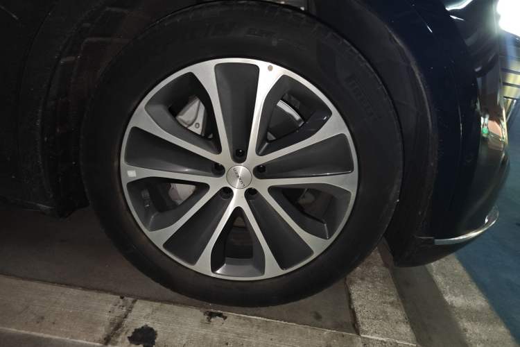 Used Hima Luxeed R7 2024 All-Electric 802 km Max Right Front Wheel Hub