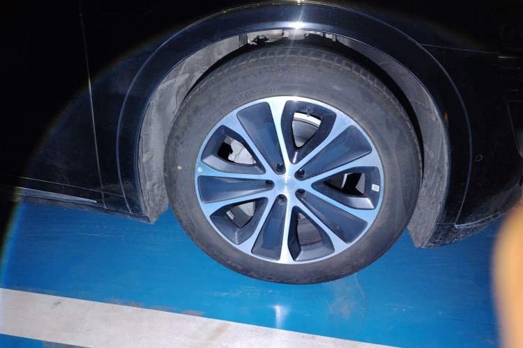 Used Hima Luxeed R7 2024 All-Electric 802 km Max Right Front Wheel Hub