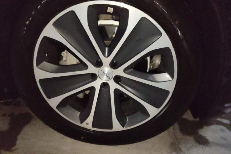 Used Hima Luxeed R7 2024 All-Electric 802 km Max Right Front Wheel Hub