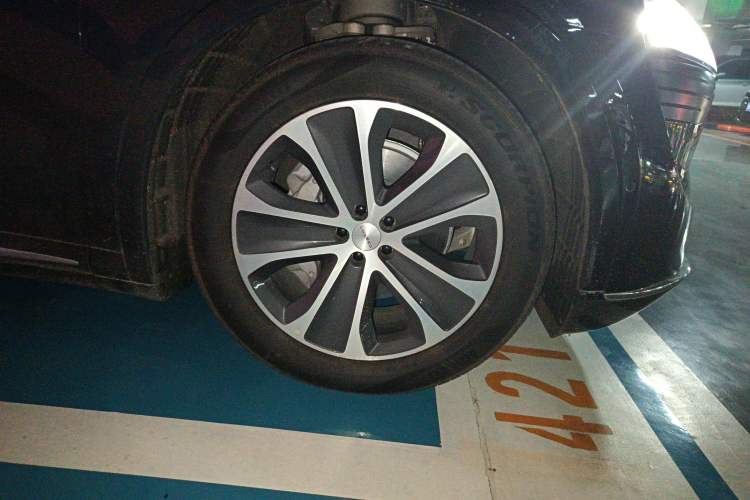 Used Hima Luxeed R7 2024 All-Electric 802 km Max Right Front Wheel Hub