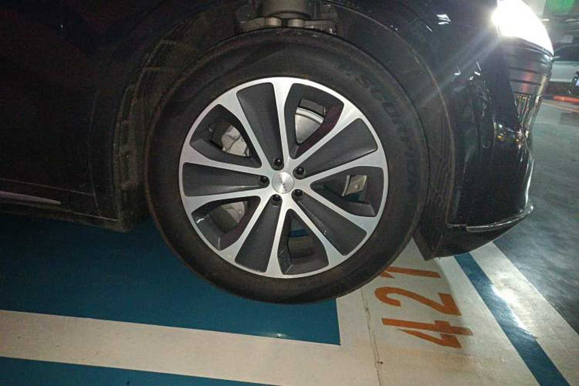 Used Hima Luxeed R7 2024 All-Electric 802 km Max Right Front Wheel Hub