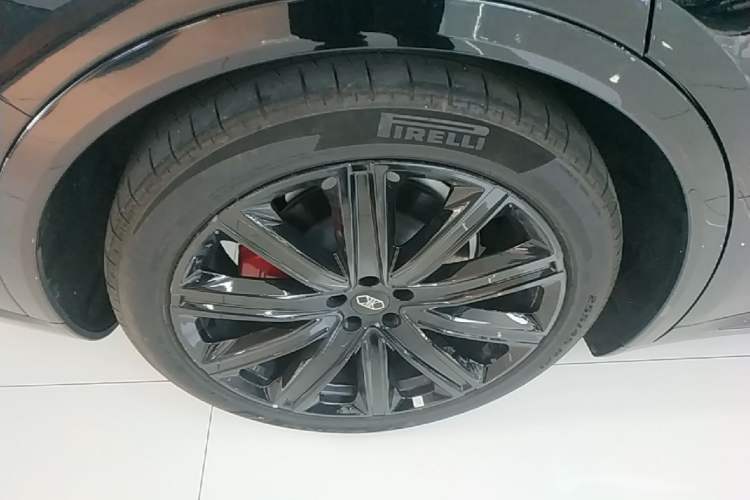 Used Hima Luxeed R7 2024 All-Electric 736 km Ultra Right Rear Wheel Hub