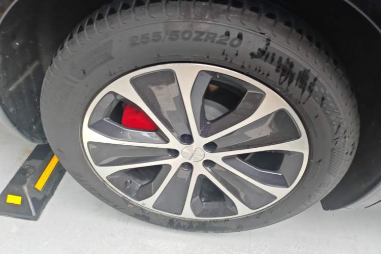 Used Hima Luxeed R7 2024 All-Electric 736 km Ultra Right Rear Wheel Hub
