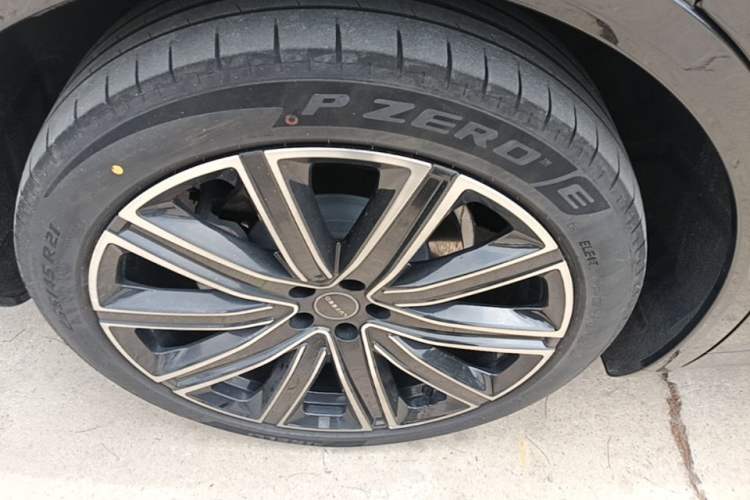 Used Hima Luxeed R7 2024 Pure Electric 667km Pro Right Rear Wheel Hub