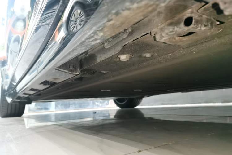 Used Hima Luxeed R7 2024 All-Electric 736 km Ultra Right Side Sill