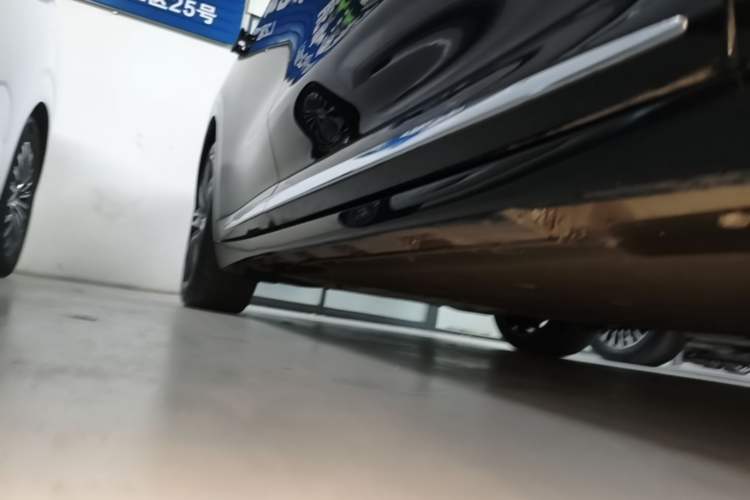 Used Hima Luxeed R7 2024 All-Electric 736 km Ultra Right Side Sill