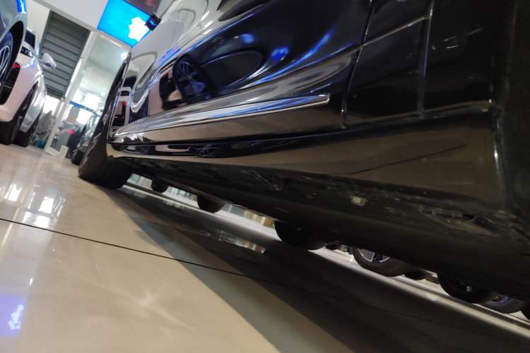 Used Hima Luxeed R7 2024 All-Electric 736 km Ultra Right Side Sill
