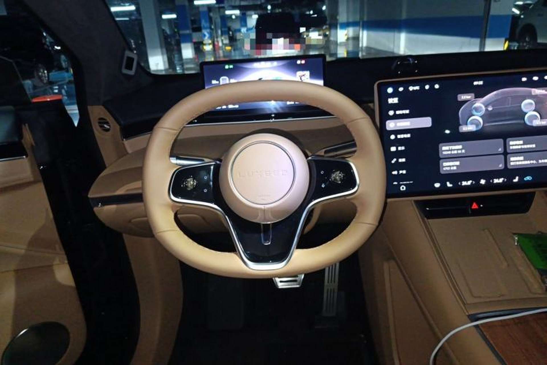 Used Hima Luxeed R7 2024 All-Electric 802 km Max Steering Wheel