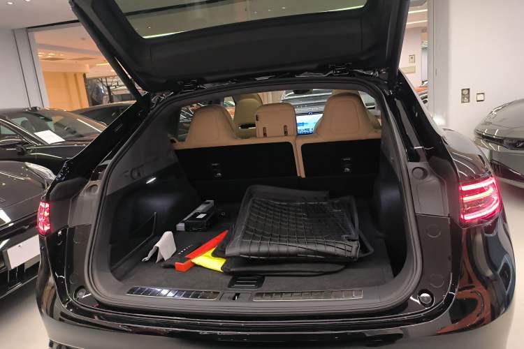 Used Hima Luxeed R7 2024 All-Electric 736 km Ultra Trunk