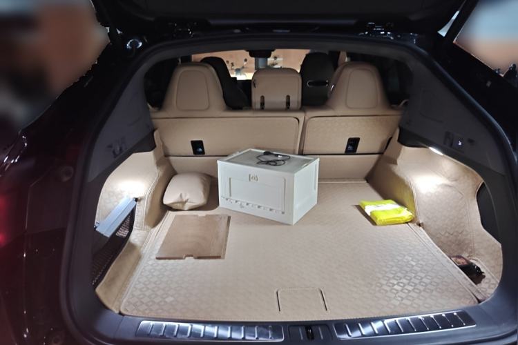 Used Hima Luxeed R7 2024 All-Electric 802 km Max Trunk