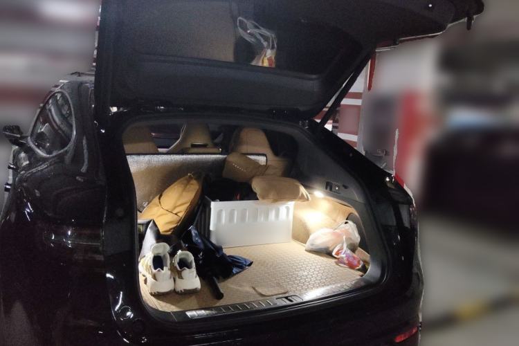 Used Hima Luxeed R7 2024 All-Electric 802 km Max Trunk