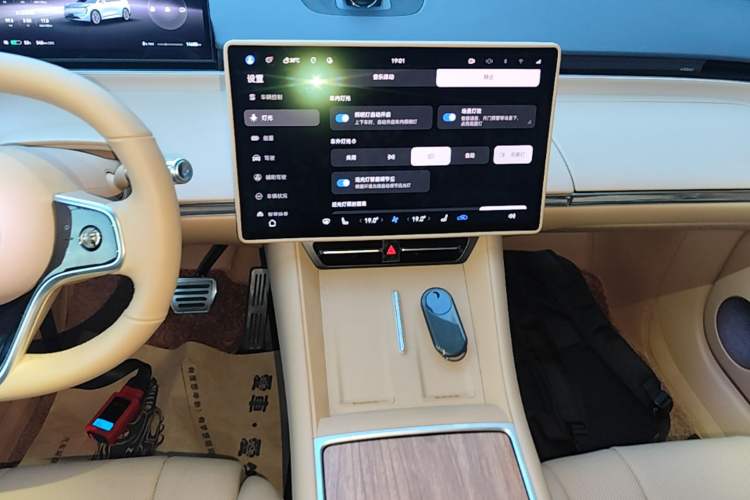 Used Hima Luxeed R7 2024 All-Electric 667 km Max Audio And AC Panel