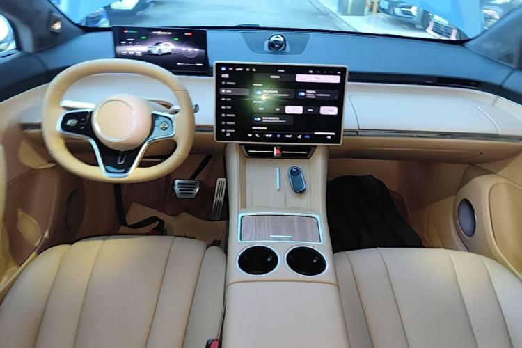 Used Hima Luxeed R7 2024 All-Electric 667 km Max Center Console