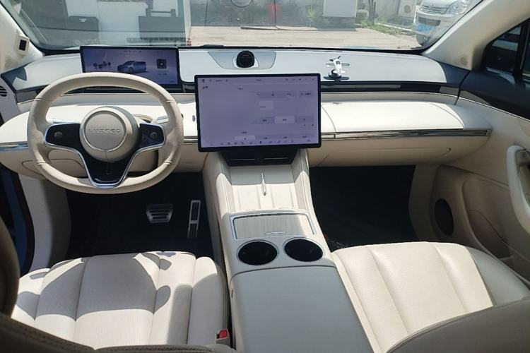 Used Hima Luxeed R7 2024 Pure Electric 667km Pro Center Console