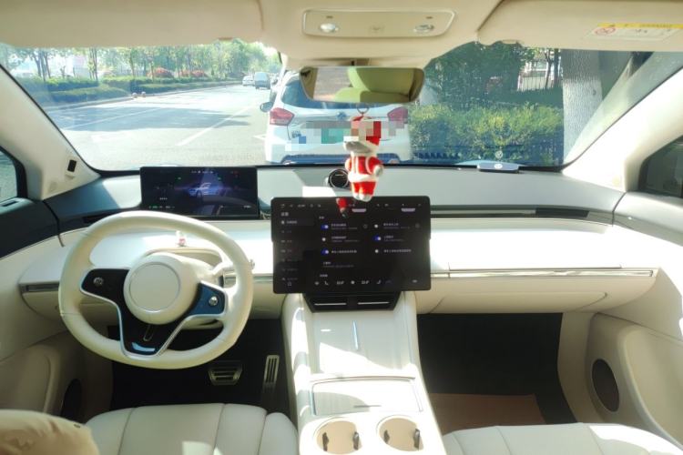 Used Hima Luxeed R7 2024 All-Electric 736 km Ultra Center Console