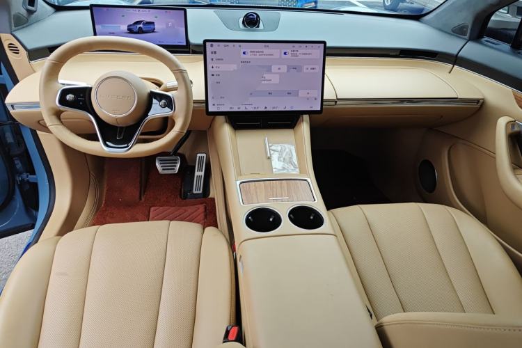 Used Hima Luxeed R7 2024 All-Electric 736 km Ultra Center Console