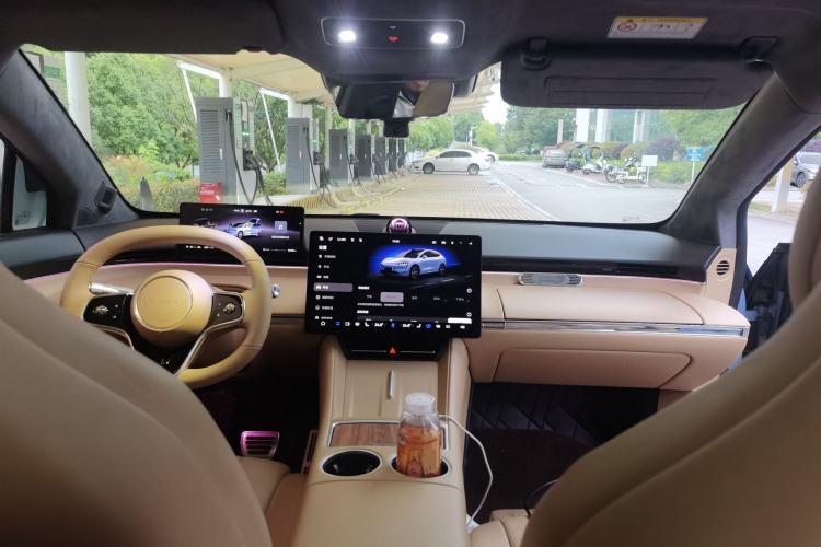 Used Hima Luxeed R7 2024 All-Electric 736 km Ultra Center Console