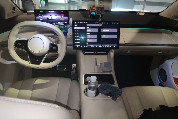 Used Hima Luxeed R7 2024 All-Electric 736 km Ultra Center Console