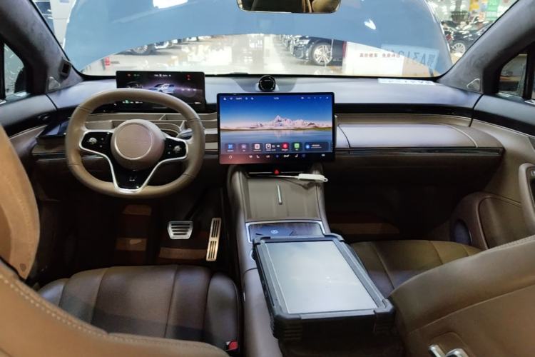 Used Hima Luxeed R7 2024 All-Electric 736 km Ultra Center Console