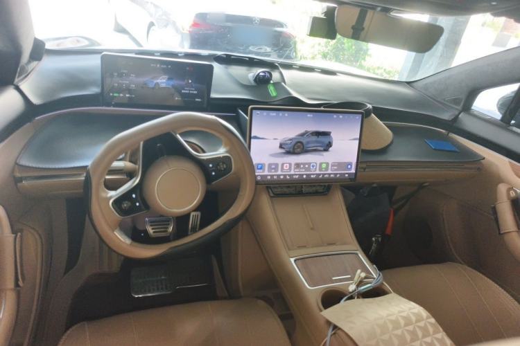 Used Hima Luxeed R7 2024 All-Electric 736 km Ultra Center Console