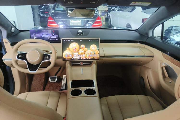Used Hima Luxeed R7 2024 All-Electric 667 km Max Center Console