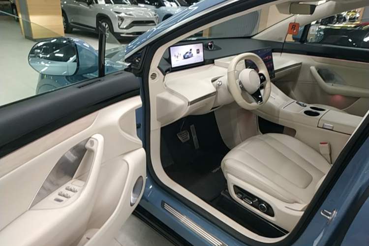 Used Hima Luxeed R7 2024 All-Electric 736 km Ultra Driver Seat