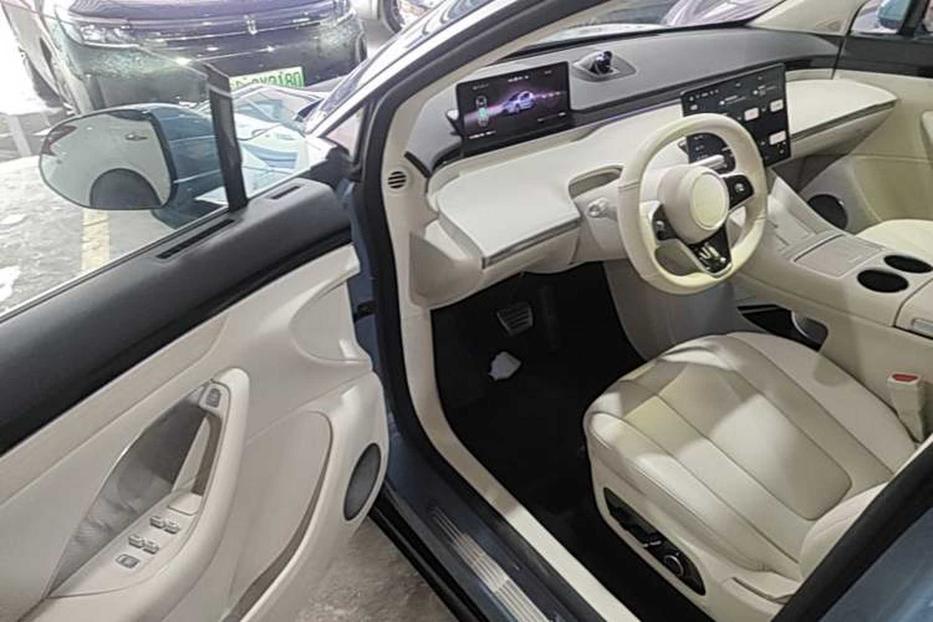 Used Hima Luxeed R7 2024 All-Electric 736 km Ultra Driver Seat