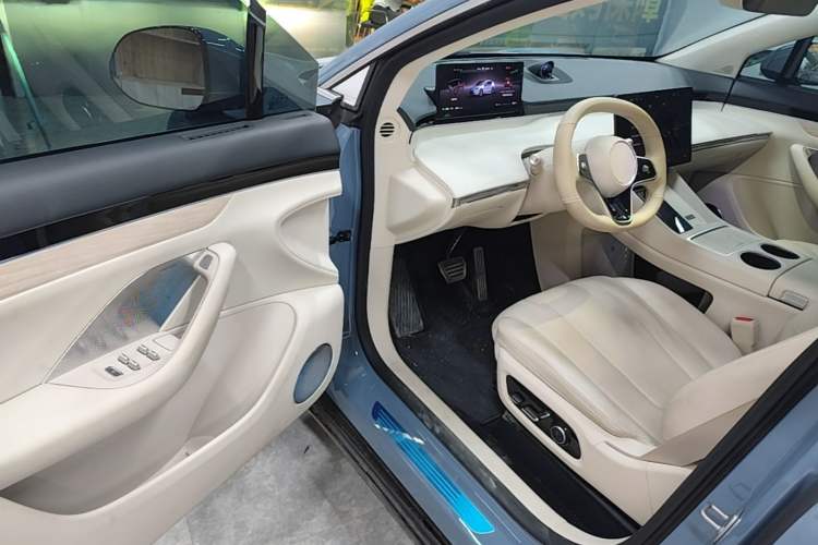 Used Hima Luxeed R7 2024 All-Electric 802 km Max Driver Seat
