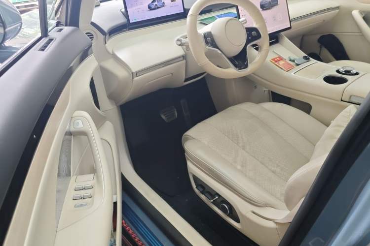 Used Hima Luxeed R7 2024 All-Electric 667 km Max Driver Seat