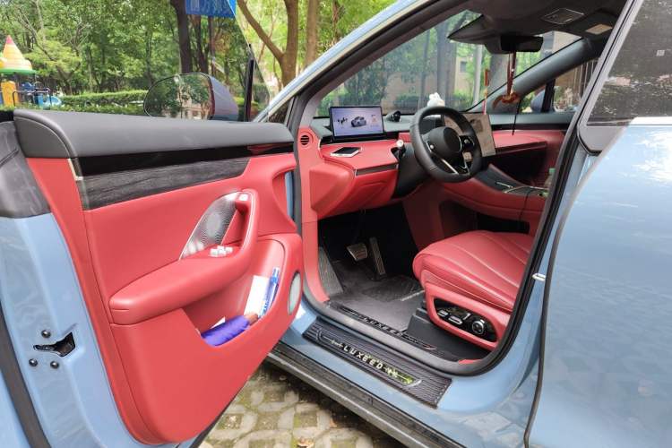 Used Hima Luxeed R7 2024 All-Electric 736 km Ultra Driver Seat