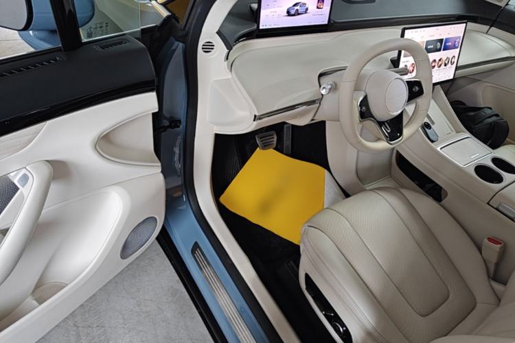 Used Hima Luxeed R7 2024 All-Electric 667 km Max Driver Seat