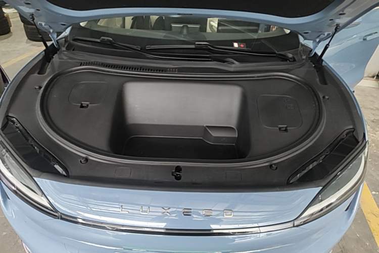 Used Hima Luxeed R7 2024 All-Electric 736 km Ultra Engine Bay