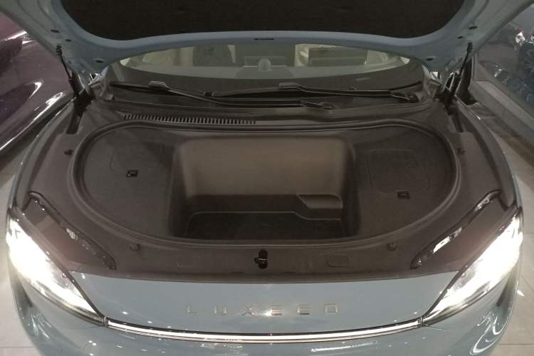 Used Hima Luxeed R7 2024 All-Electric 667 km Max Engine Bay