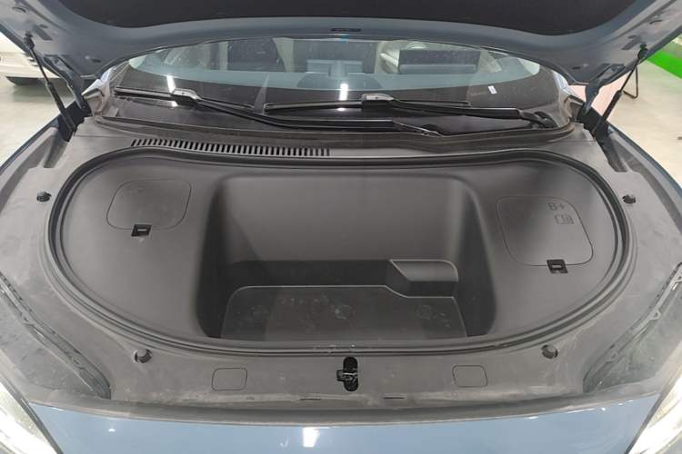 Used Hima Luxeed R7 2024 All-Electric 802 km Max Engine Bay