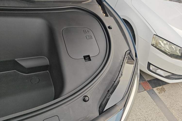 Used Hima Luxeed R7 2024 All-Electric 667 km Max Engine Bay Left