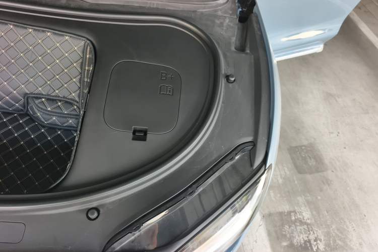 Used Hima Luxeed R7 2024 All-Electric 736 km Ultra Engine Bay Left