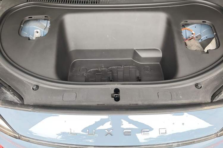 Used Hima Luxeed R7 2024 All-Electric 667 km Max Engine Bay