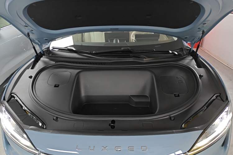 Used Hima Luxeed R7 2024 All-Electric 667 km Max Engine Bay