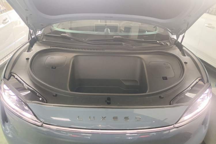 Used Hima Luxeed R7 2024 All-Electric 667 km Max Engine Bay
