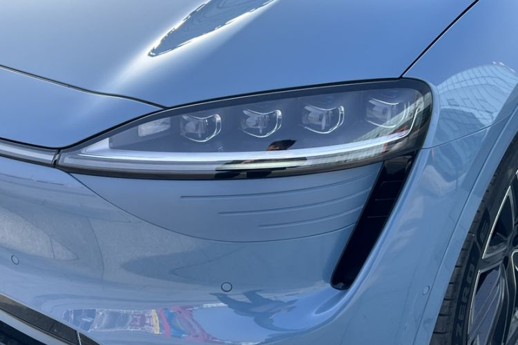 Used Hima Luxeed R7 2024 All-Electric 667 km Max Exterior 10